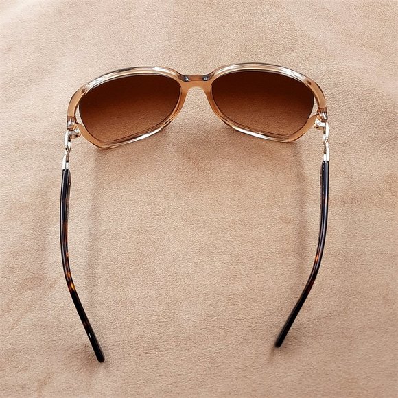 Coach Kissing C Sunglasses/HC8145 L948 - Picture 4 of 8